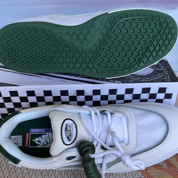 Vans WMNS Wayvee
White/Green
VN0A5JIAWGR
Sneakers - Picture 5 of 16
